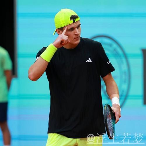 小兹维列夫不敌塞伦多洛,止步马德里大师赛十六强 小兹维列夫不敌塞伦多洛,止步马德里大师赛十六强